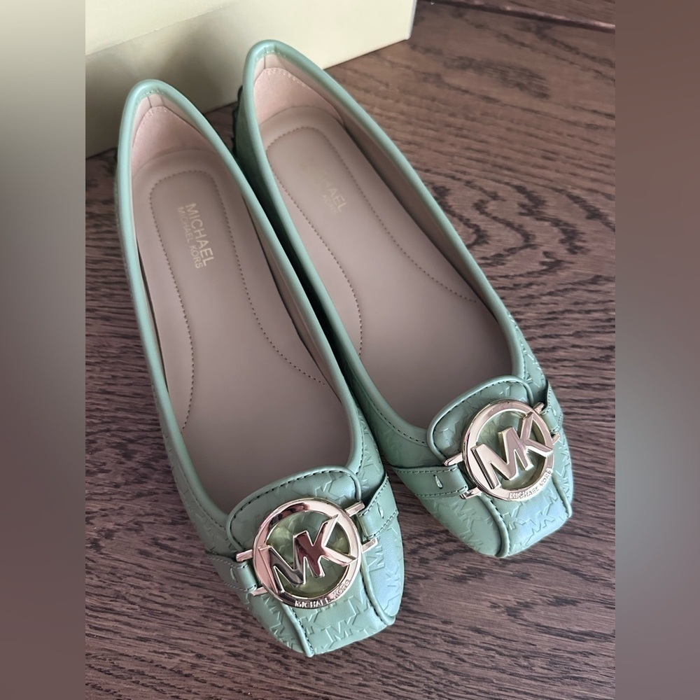 NWT！NEW！Michael Kors Fulton Logo Embossed Moccasin Loafers Ballet Flats Women's - Picture 2 of 7